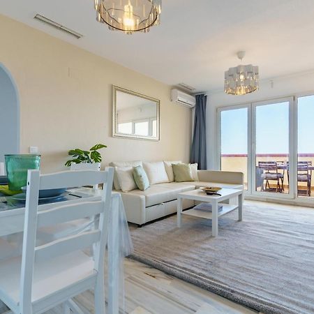 Chic Beachfront Flat With Amazing Sea Views And Private Indoor Parking ベナルマデナ エクステリア 写真