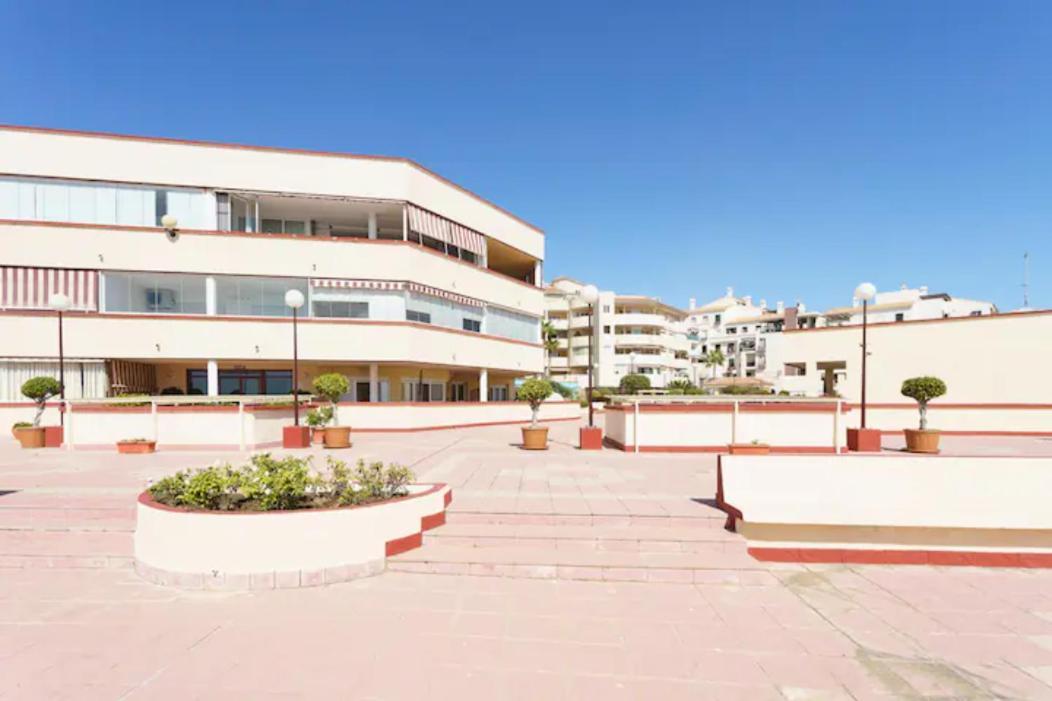 Chic Beachfront Flat With Amazing Sea Views And Private Indoor Parking ベナルマデナ エクステリア 写真