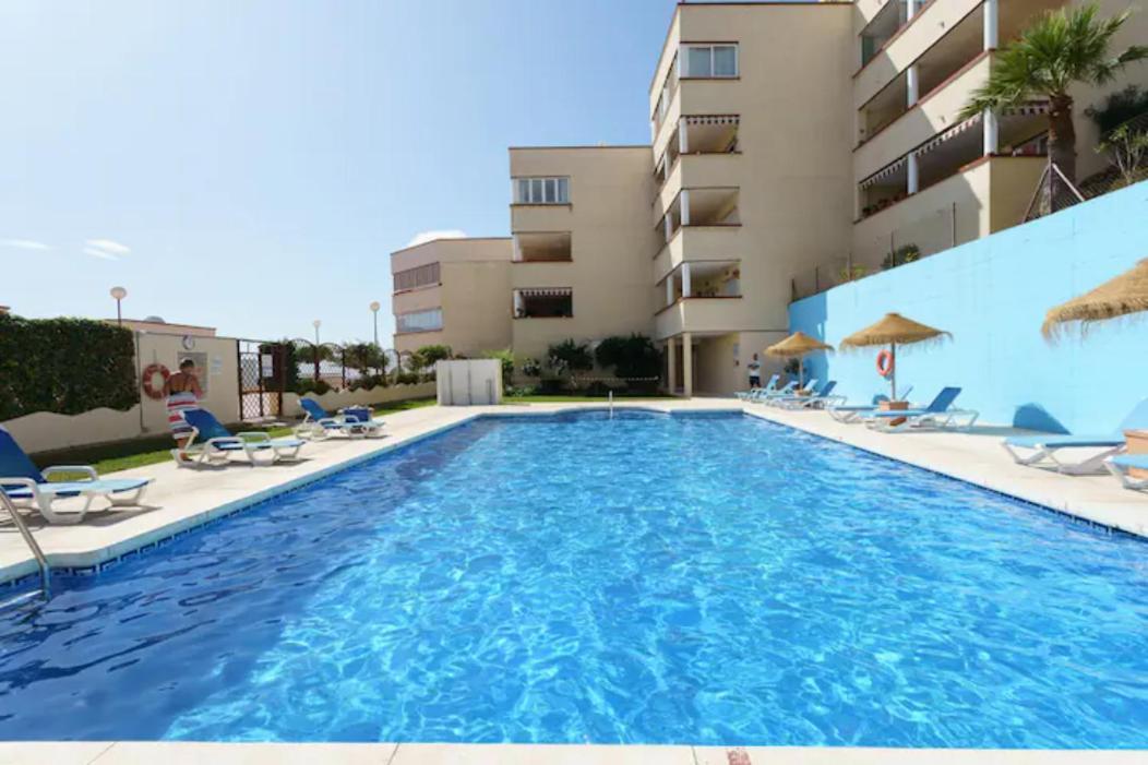 Chic Beachfront Flat With Amazing Sea Views And Private Indoor Parking ベナルマデナ エクステリア 写真