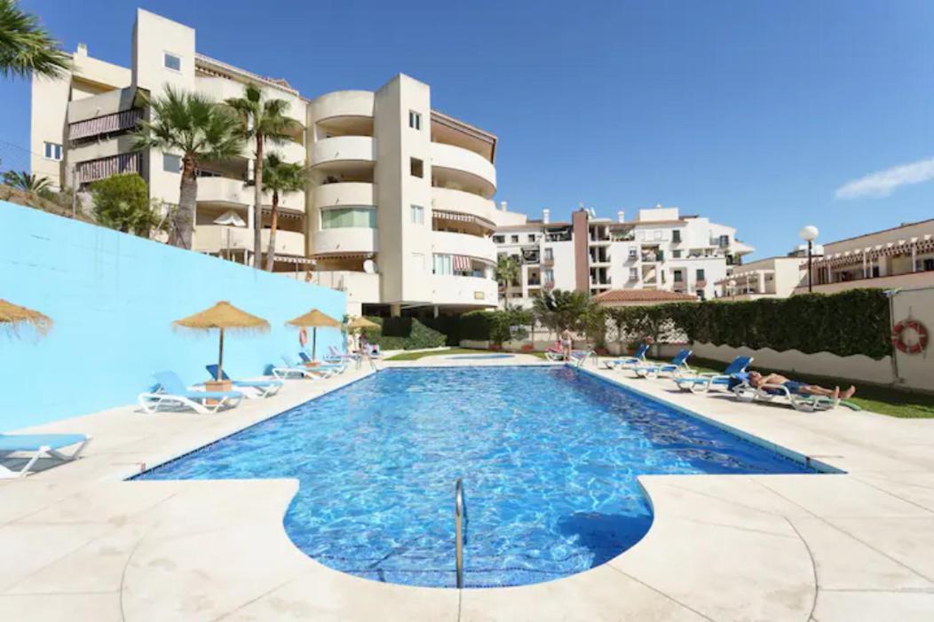 Chic Beachfront Flat With Amazing Sea Views And Private Indoor Parking ベナルマデナ エクステリア 写真