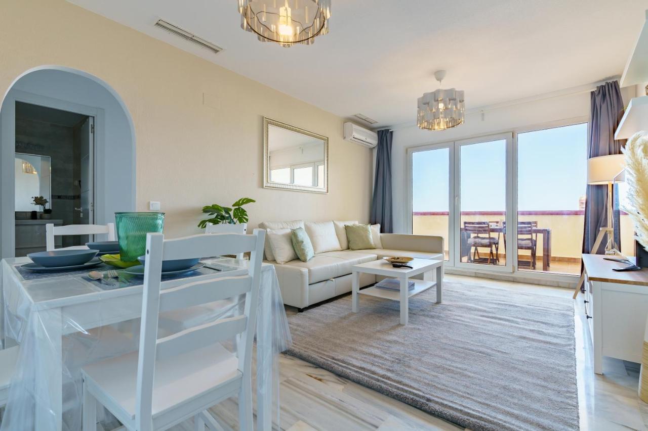 Chic Beachfront Flat With Amazing Sea Views And Private Indoor Parking ベナルマデナ エクステリア 写真