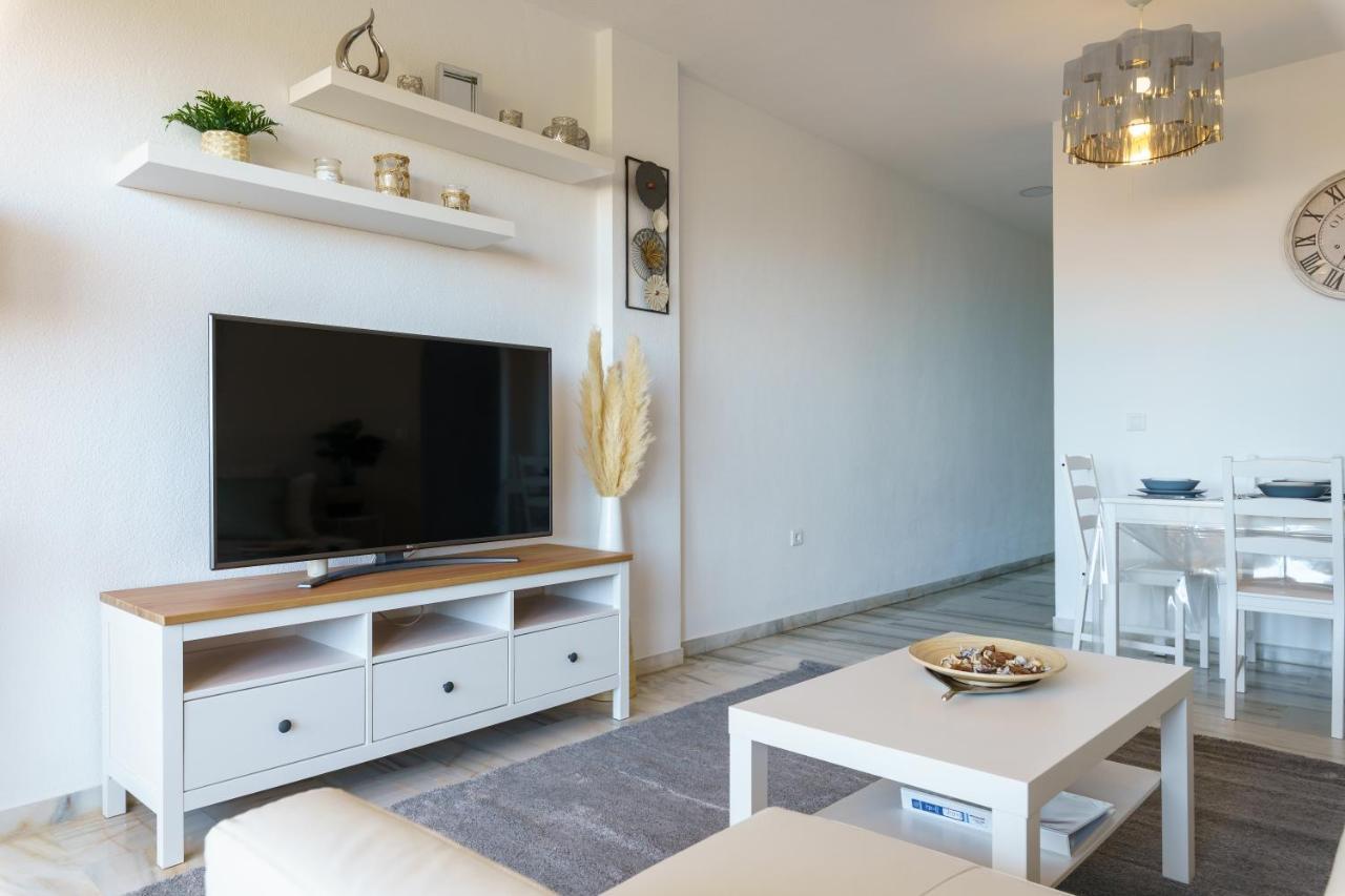 Chic Beachfront Flat With Amazing Sea Views And Private Indoor Parking ベナルマデナ エクステリア 写真