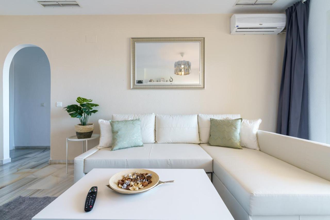 Chic Beachfront Flat With Amazing Sea Views And Private Indoor Parking ベナルマデナ エクステリア 写真