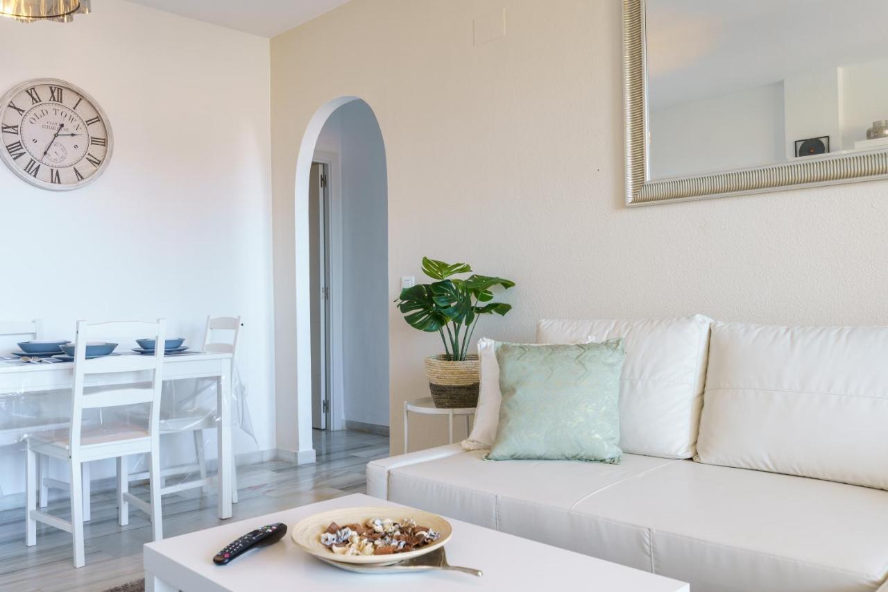 Chic Beachfront Flat With Amazing Sea Views And Private Indoor Parking ベナルマデナ エクステリア 写真