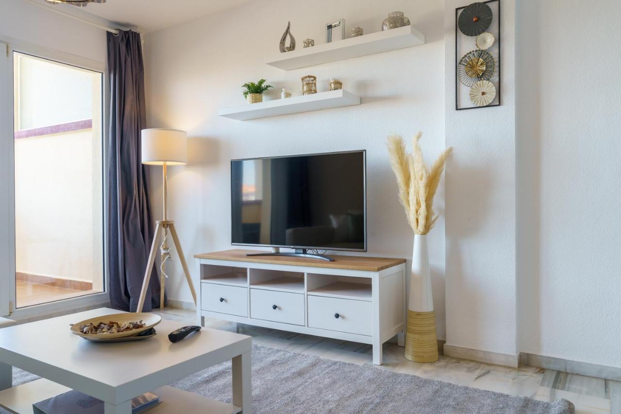 Chic Beachfront Flat With Amazing Sea Views And Private Indoor Parking ベナルマデナ エクステリア 写真