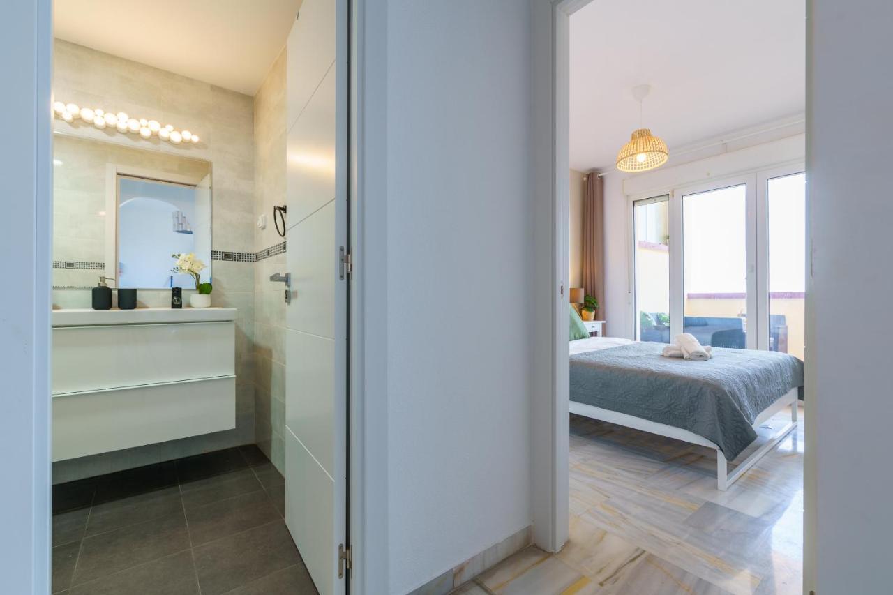 Chic Beachfront Flat With Amazing Sea Views And Private Indoor Parking ベナルマデナ エクステリア 写真