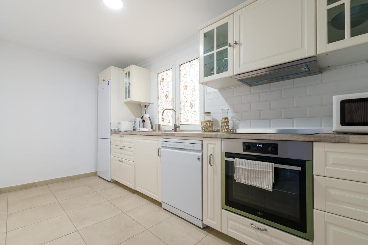 Chic Beachfront Flat With Amazing Sea Views And Private Indoor Parking ベナルマデナ エクステリア 写真