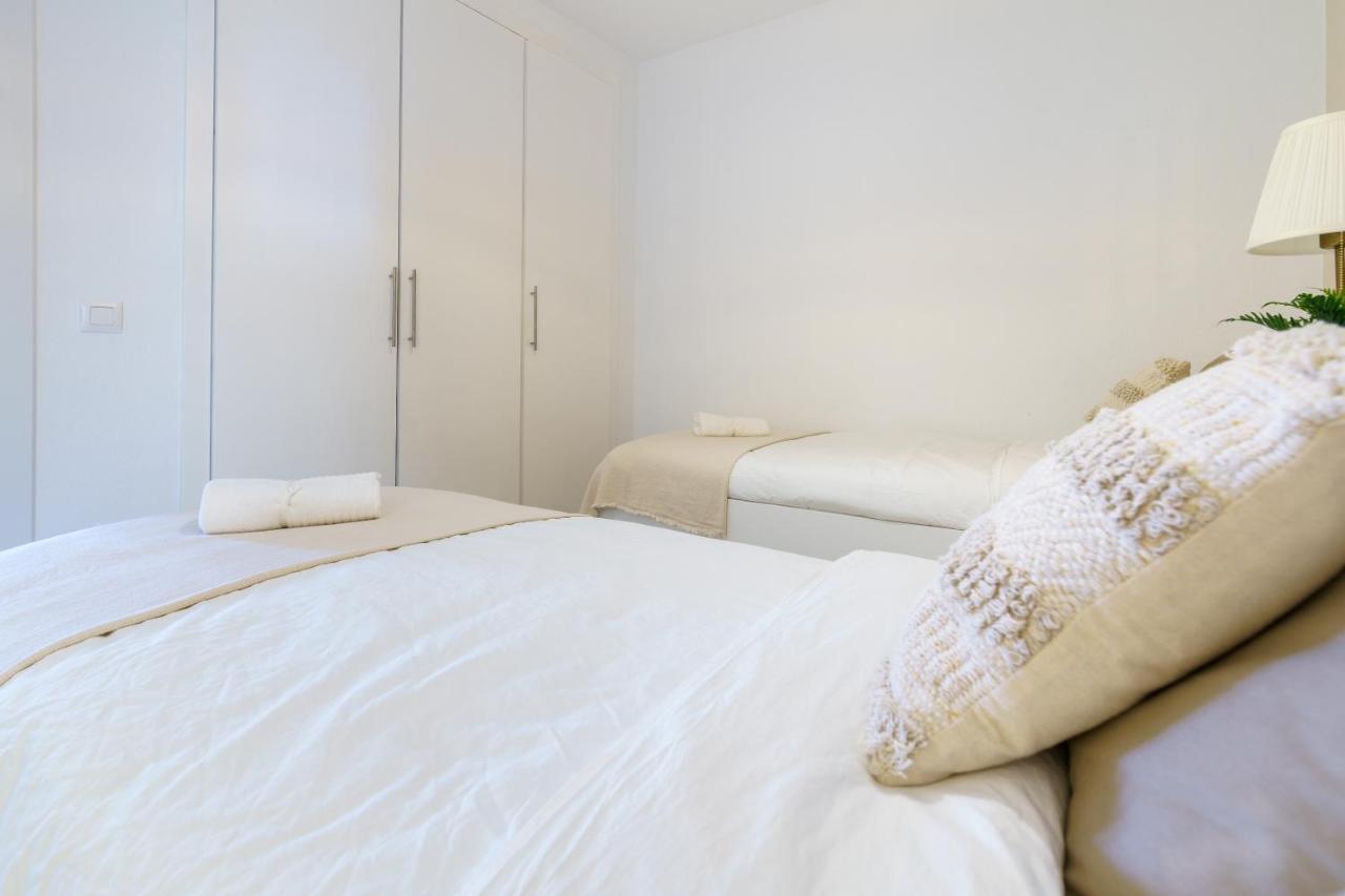 Chic Beachfront Flat With Amazing Sea Views And Private Indoor Parking ベナルマデナ エクステリア 写真