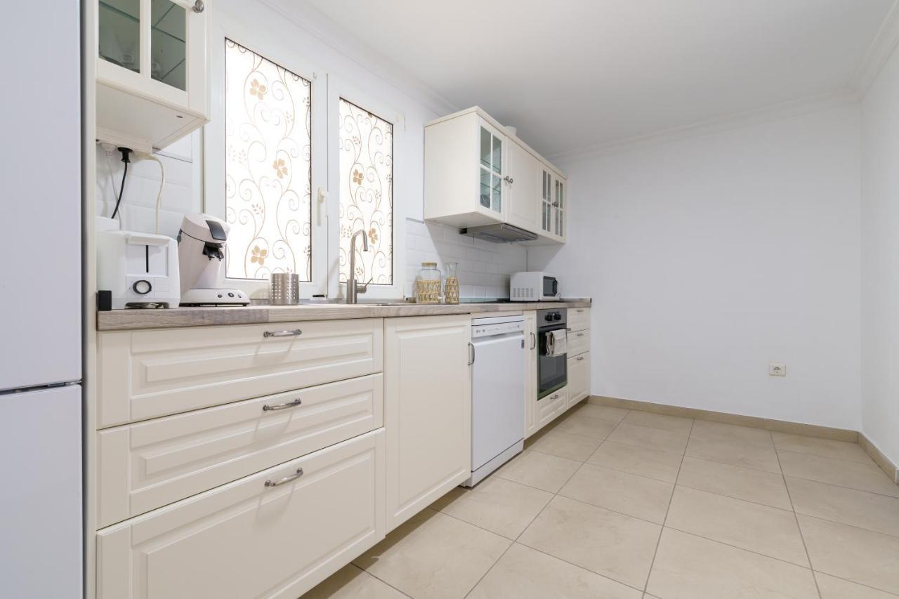 Chic Beachfront Flat With Amazing Sea Views And Private Indoor Parking ベナルマデナ エクステリア 写真