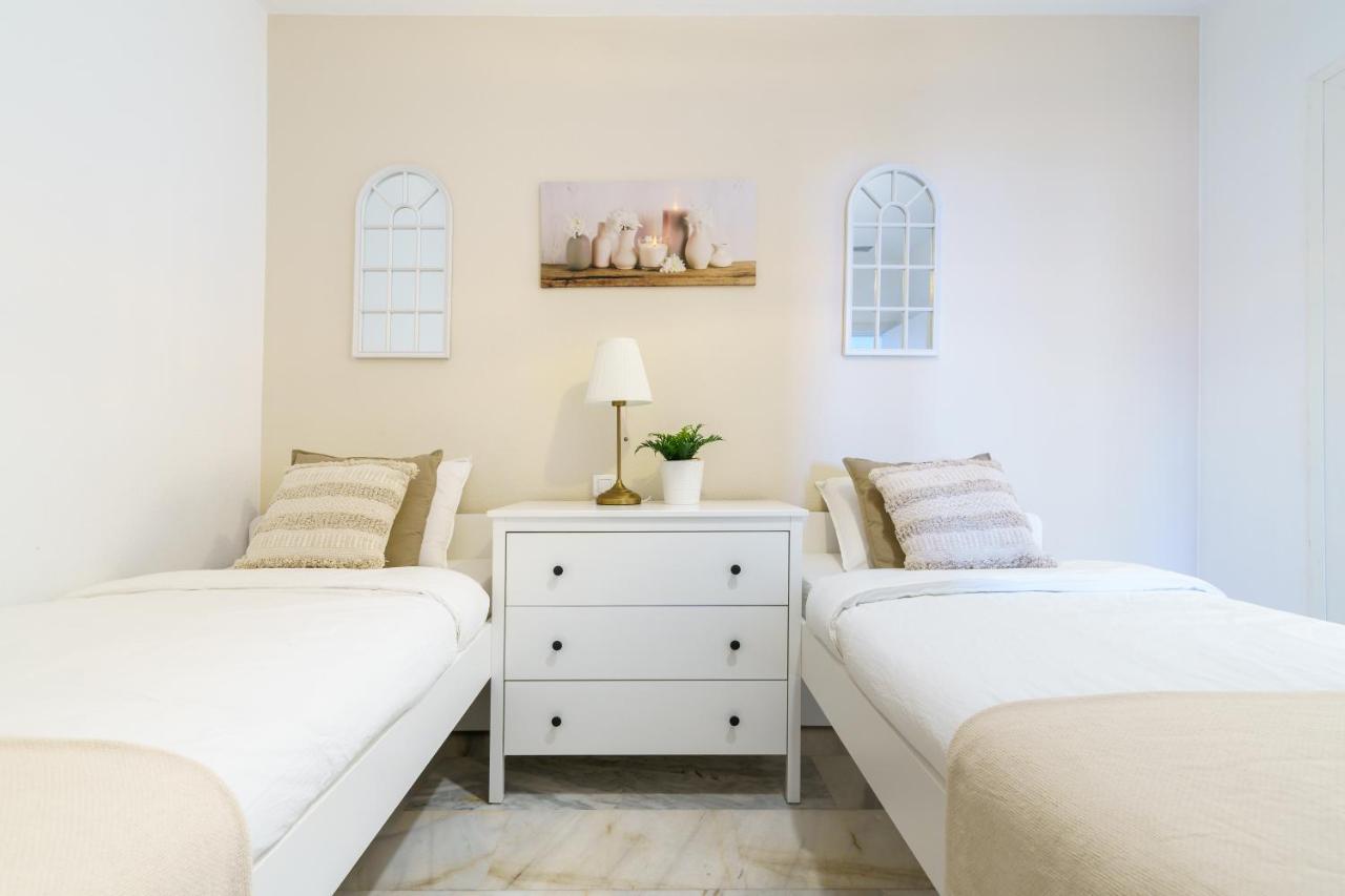 Chic Beachfront Flat With Amazing Sea Views And Private Indoor Parking ベナルマデナ エクステリア 写真