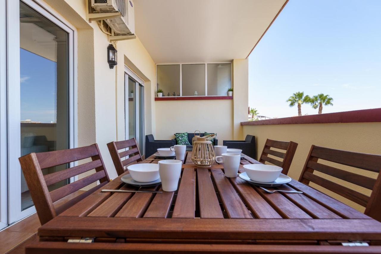 Chic Beachfront Flat With Amazing Sea Views And Private Indoor Parking ベナルマデナ エクステリア 写真