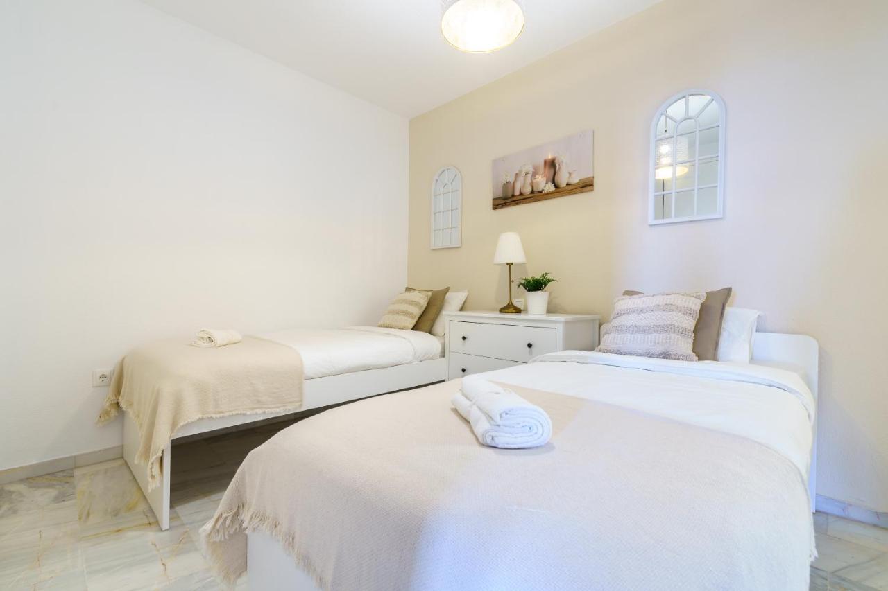 Chic Beachfront Flat With Amazing Sea Views And Private Indoor Parking ベナルマデナ エクステリア 写真