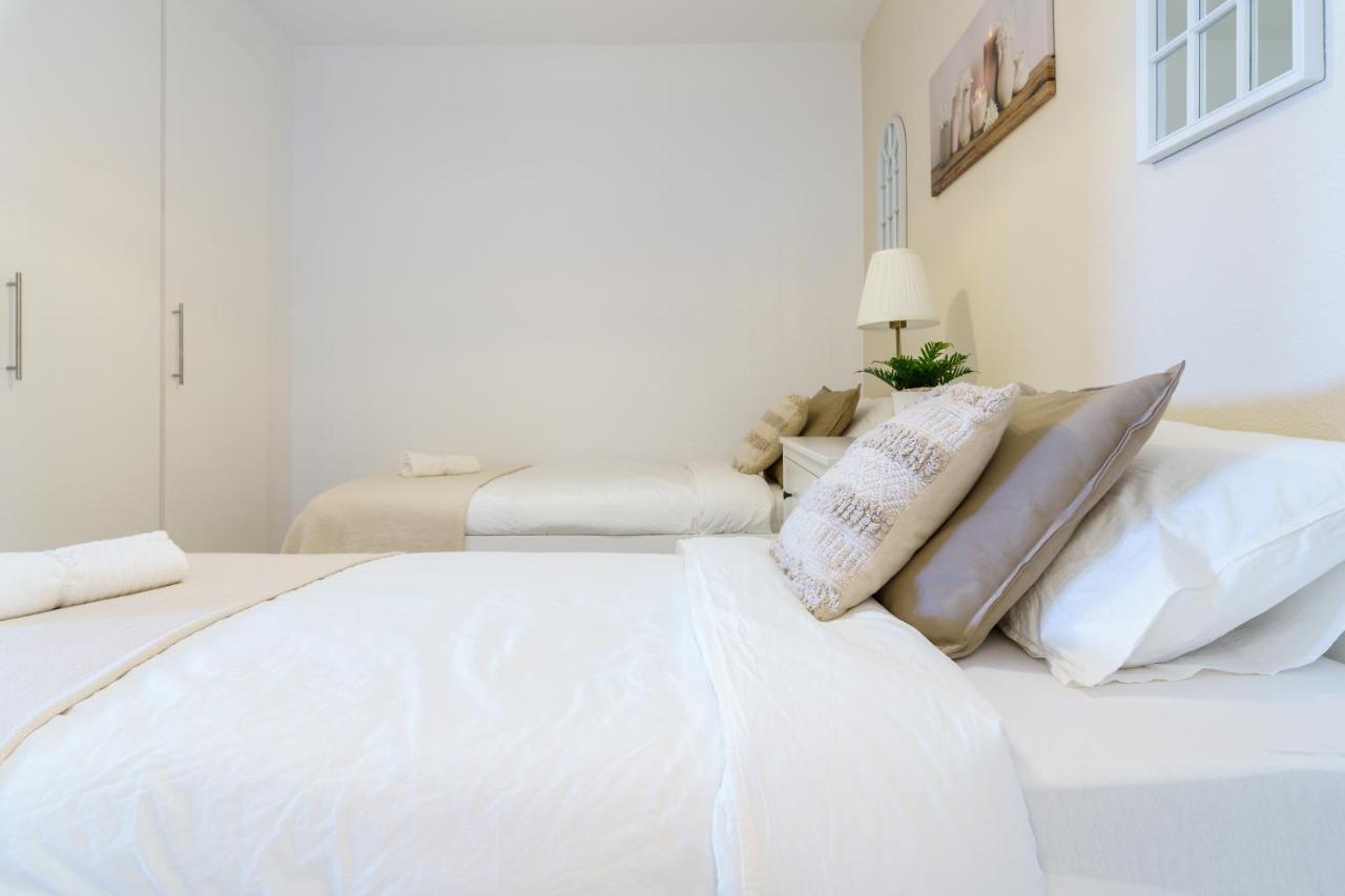 Chic Beachfront Flat With Amazing Sea Views And Private Indoor Parking ベナルマデナ エクステリア 写真