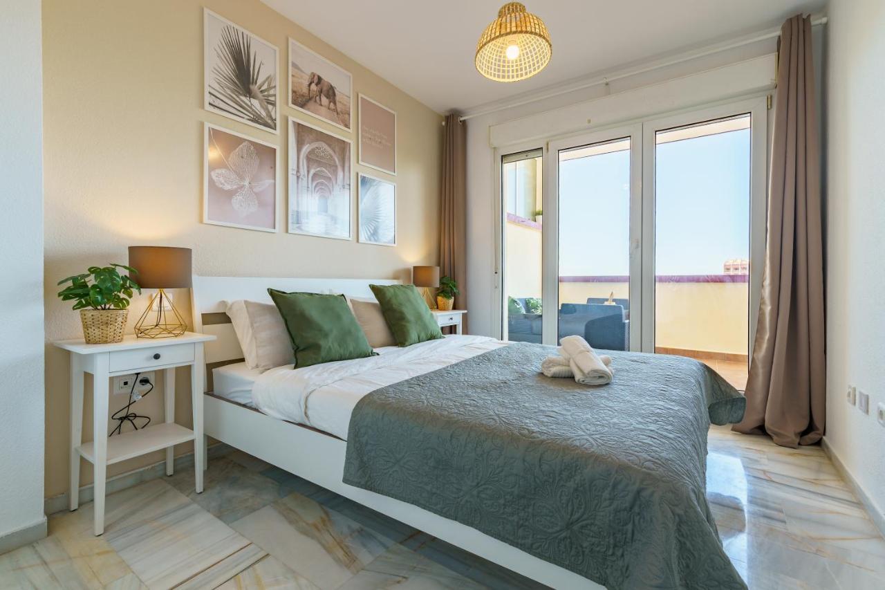 Chic Beachfront Flat With Amazing Sea Views And Private Indoor Parking ベナルマデナ エクステリア 写真