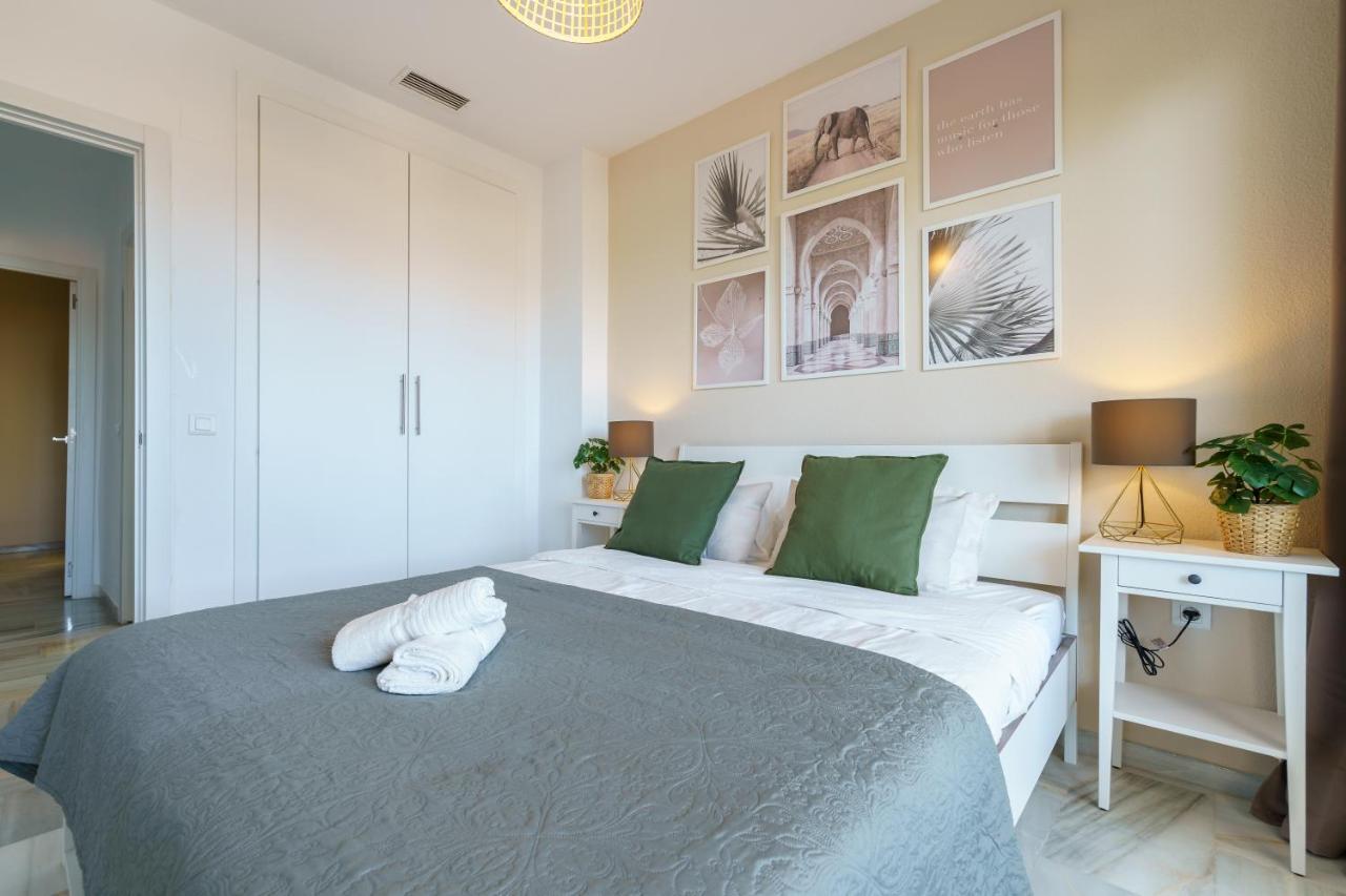 Chic Beachfront Flat With Amazing Sea Views And Private Indoor Parking ベナルマデナ エクステリア 写真