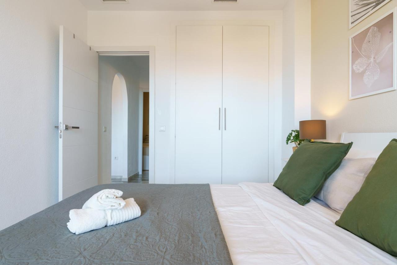 Chic Beachfront Flat With Amazing Sea Views And Private Indoor Parking ベナルマデナ エクステリア 写真